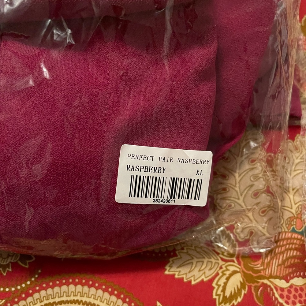 NWT CRAZY TRAIN Perfect Pair Short Raspberry - Picture 7 of 9